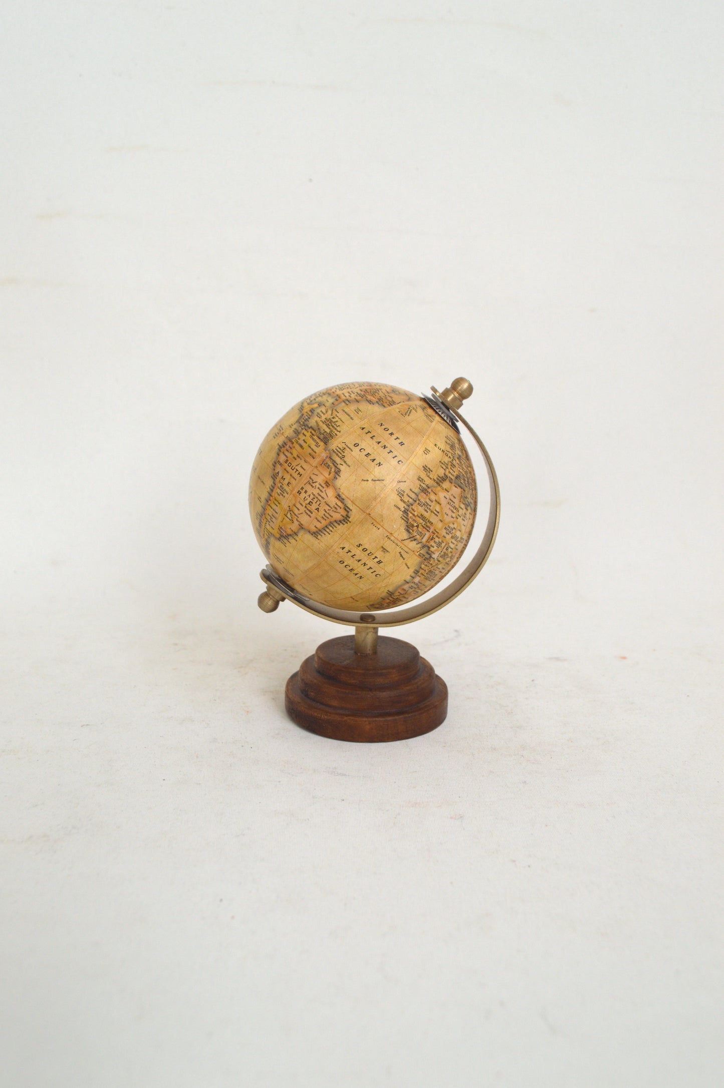 Petit globe terrestre