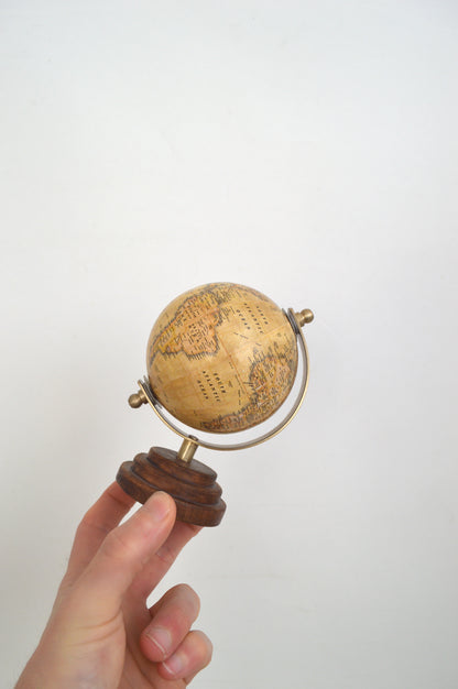 Petit globe terrestre