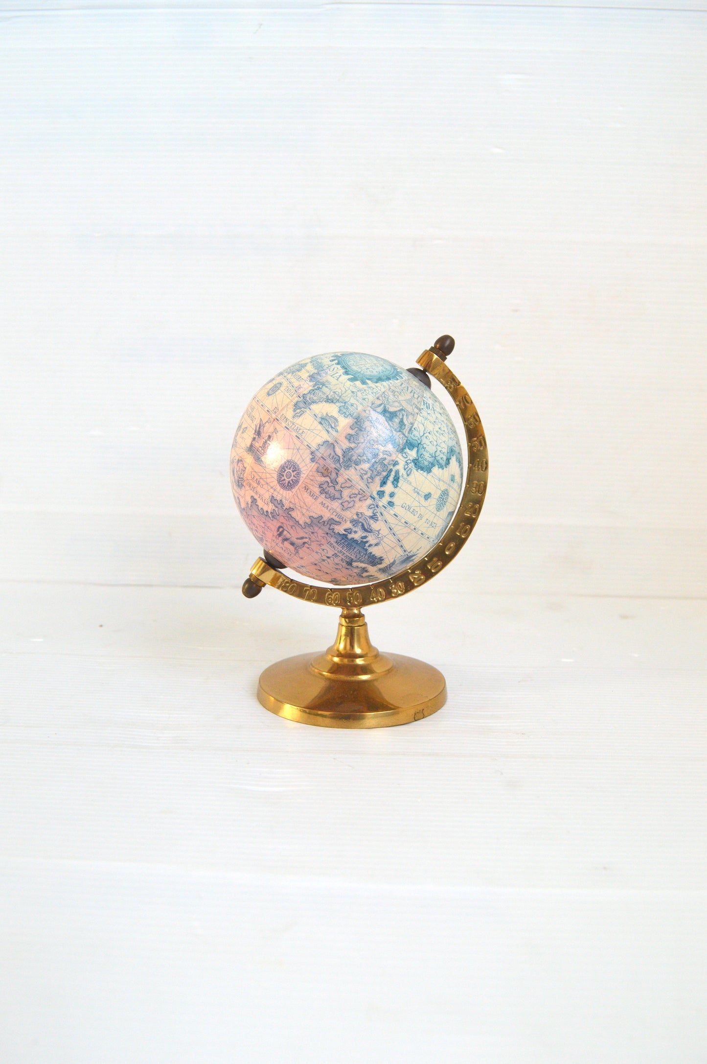 globe-terrestre-en-laiton