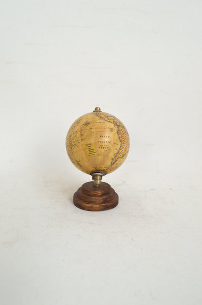 petit-globe-terrestre-en-bois